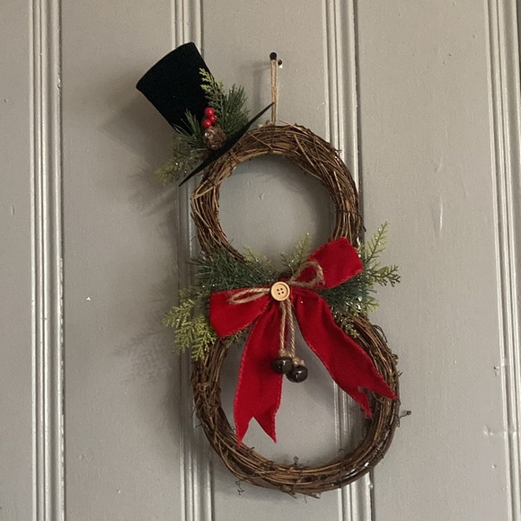 NWT- Beautiful Snowman Wreath Decoration w/ 🎩 Red Velvet Bow & Jingle Bells - Picture 11 of 17